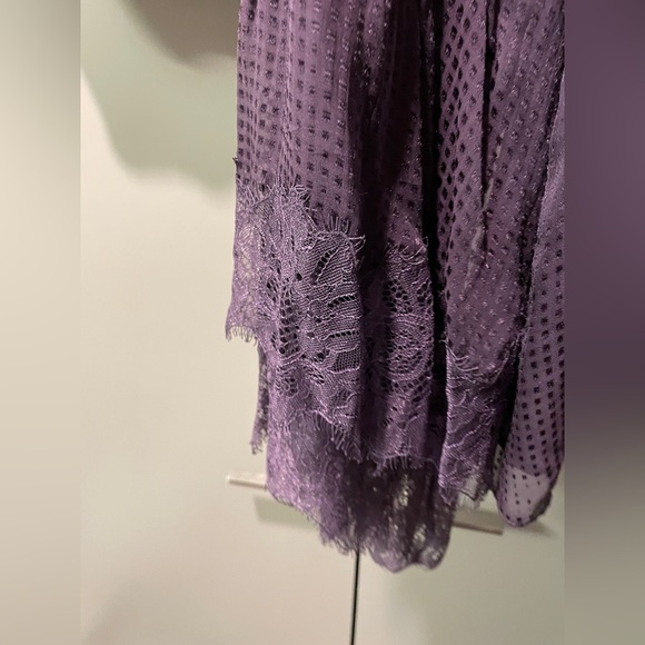 Chelsea and Walker Blouse - Picture 7 of 12